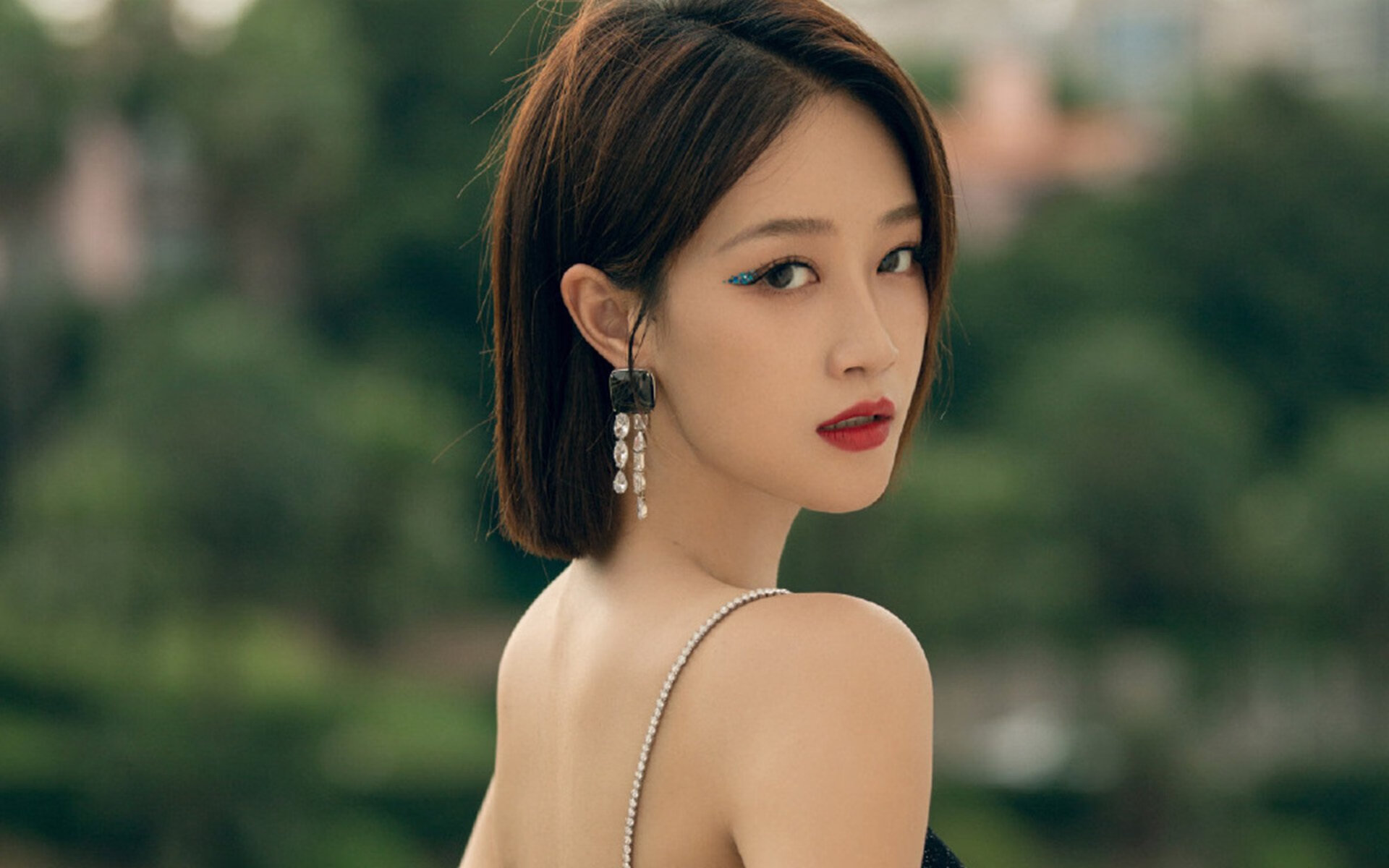 开云体育APP下载-“西甲豪门内哄不断，争冠战火再度点燃”，豪门三强挥金如土,赚足流量的西甲联赛迎来新伙伴